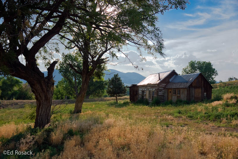 This old log cabin is just off the backroad between my sister's and my Mom's house.         (DSC_4784PS: 3872 x 2592 Pixels)  